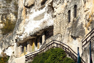 Bulgaristan 'ın Ruse bölgesindeki Saint Dimitar Basarbowski' ye adanmış Ortaçağ Basarbovo Kaya Manastırı