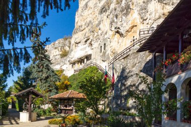 Bulgaristan 'ın Ruse bölgesindeki Saint Dimitar Basarbowski' ye adanmış Ortaçağ Basarbovo Kaya Manastırı