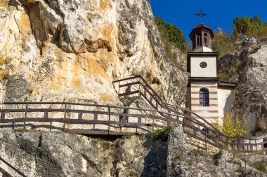 Bulgaristan 'ın Ruse bölgesindeki Saint Dimitar Basarbowski' ye adanmış Ortaçağ Basarbovo Kaya Manastırı