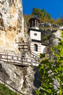 Bulgaristan 'ın Ruse bölgesindeki Saint Dimitar Basarbowski' ye adanmış Ortaçağ Basarbovo Kaya Manastırı