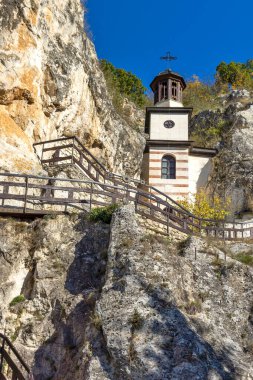 Bulgaristan 'ın Ruse bölgesindeki Saint Dimitar Basarbowski' ye adanmış Ortaçağ Basarbovo Kaya Manastırı