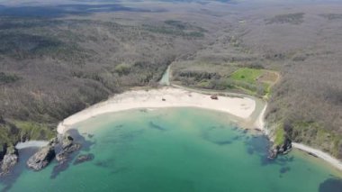 Bulgaristan 'ın Burgaz Bölgesi' nin Rezovo kasabası yakınlarındaki Silistar plajının hava manzarası 