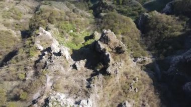 Iskar Nehri Boğazı, Balkan Dağları, Bulgaristan 'daki Lakatnik Kayalıkları' nın hava manzarası