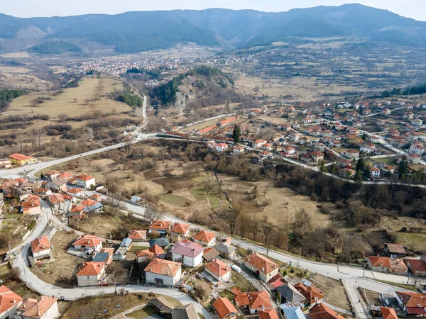 ブルガリア スモリャン地方のハピナ村の空中写真 — ストック写真