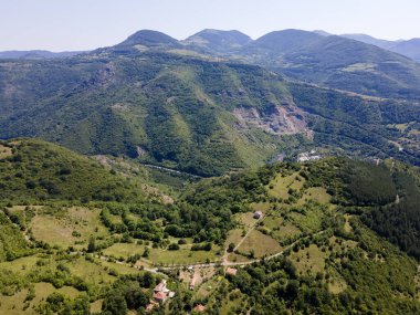 Bulgaristan 'ın Zasele kasabası yakınlarındaki Balkan Dağları, Iskar Nehri Boğazı' nın hava manzarası