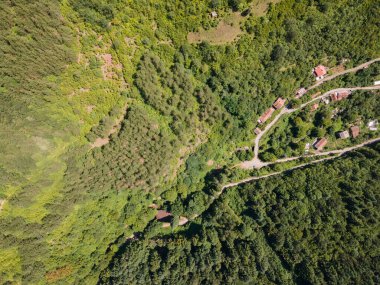 Bulgaristan 'ın Zasele kasabası yakınlarındaki Balkan Dağları, Iskar Nehri Boğazı' nın hava manzarası