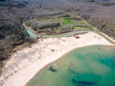 Bulgaristan 'ın Burgaz Bölgesi' nin Rezovo kasabası yakınlarındaki Silistar plajının hava manzarası