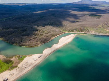 Bulgaristan 'ın Burgaz Bölgesi Sinemorets köyü, Veleka Nehri' nin ağzındaki sahil manzarası