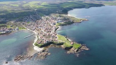 Bulgaristan 'ın Burgaz Bölgesi Ahtopol kentindeki inanılmaz hava manzaralı kasaba 