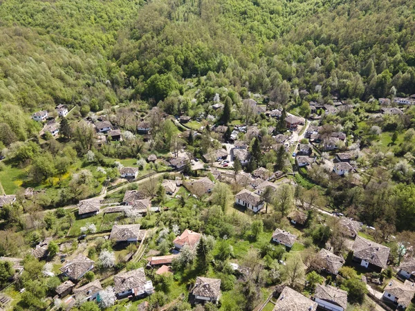 Vista Aérea Primavera Aldeia Bozhentsi Região Gabrovo Bulgária — Fotografia de Stock