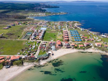 Bulgaristan 'ın Burgaz Bölgesi' nin Çarevo kasabası yakınlarındaki Arapya plajının hava manzarası