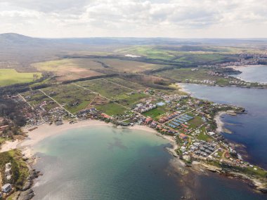 Bulgaristan 'ın Burgaz Bölgesi' nin Çarevo kasabası yakınlarındaki Arapya plajının hava manzarası
