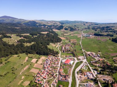 Bulgaristan 'ın Sofya Bölgesi' nin tarihi Koprivshtitsa kentinin hava manzarası