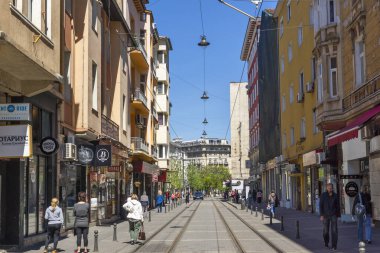 SOFYA, BULGARIA - 9 Mayıs 2021: Bulgaristan 'ın Sofya kentindeki Graf Ignatiev caddesinin panoramik manzarası