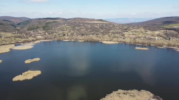 Vista Aérea Primavera Del Pantano Choklyovo Montaña Konyavska Región Kyustendil — Vídeo de stock