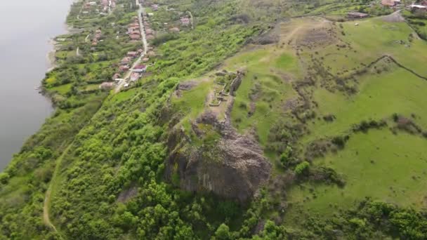 Vista Aérea Das Ruínas Antiga Fortaleza Vishegrad Costa Sul Reservatório — Vídeo de Stock