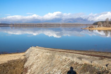 Koprinka rezervuarının kış manzarası, Stara Zagora Bölgesi, Bulgaristan