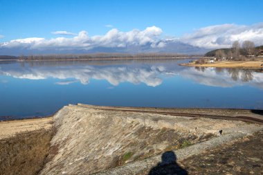 Koprinka rezervuarının kış manzarası, Stara Zagora Bölgesi, Bulgaristan