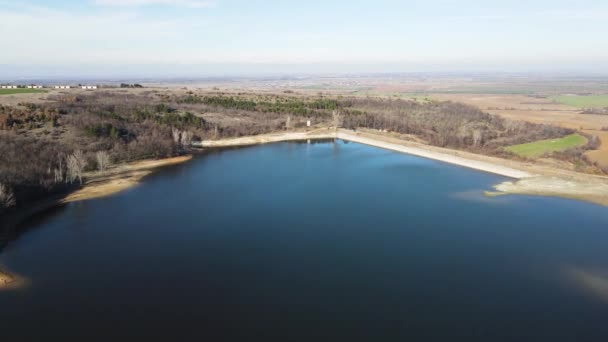 Vista Aérea Del Embalse Los Cuarenta Manantiales Cerca Ciudad Asenovgrad — Vídeos de Stock