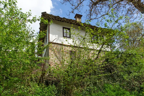 Bulgaristan Gabrovo Bölgesinin Tarihi Bozhentsi Köyündeki Tipik Sokak Eski Evler — Stok fotoğraf