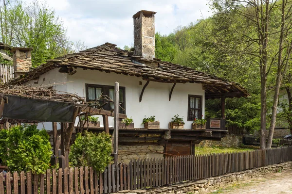 Typické Ulice Staré Domy Historické Vesnici Bozhentsi Gabrovo Kraj Bulharsko — Stock fotografie