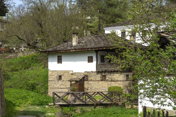 Typische Straat Oude Huizen Historisch Dorp Bozhentsi Regio Gabrovo Bulgarije — Stockfoto