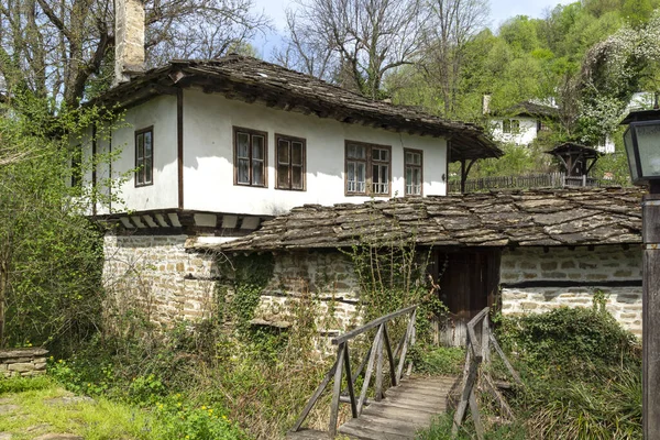 Tipikus Utca Régi Házak Történelmi Falu Bozhentsi Gabrovo Régió Bulgária — Stock Fotó