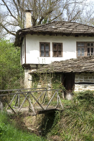Tipikus Utca Régi Házak Történelmi Falu Bozhentsi Gabrovo Régió Bulgária — Stock Fotó