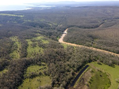 Bulgaristan 'ın Burgaz Bölgesi Arkutino bölgesindeki Ropotamo nehrinin hava manzarası