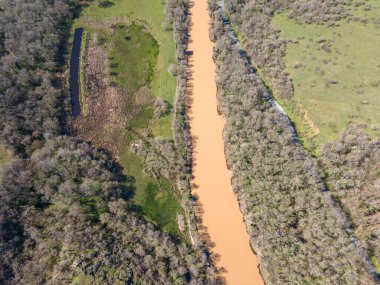 Bulgaristan 'ın Burgaz Bölgesi Arkutino bölgesindeki Ropotamo nehrinin hava manzarası
