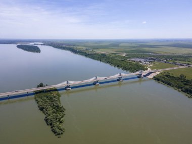 Vidin 'in havadan görüşü - Romanya ile Bulgaristan arasındaki Tuna Nehri üzerindeki Calafat köprüsü