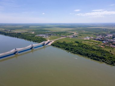 Vidin 'in havadan görüşü - Romanya ile Bulgaristan arasındaki Tuna Nehri üzerindeki Calafat köprüsü