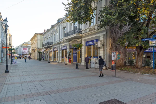 ルーズ ブルガリア 2020年11月2日 ブルガリアのルーズ市の中心部にある典型的な建物と通り — ストック写真