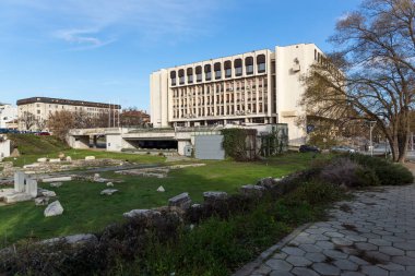 STARA ZAGORA, BULGARIA - 5 Ağustos 2021: Bulgaristan 'ın Stara Zagora kentinin merkezinde bulunan antik Forum Augusta Traiana kalıntıları