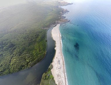 Bulgaristan 'ın Burgaz Bölgesi Sinemorets köyü, Veleka Nehri ağzındaki sahil manzarası