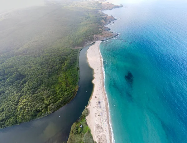 Bulgaristan 'ın Burgaz Bölgesi Sinemorets köyü, Veleka Nehri ağzındaki sahil manzarası