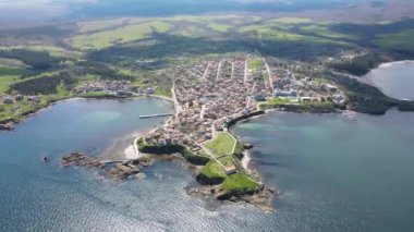 Bulgaristan 'ın Burgaz Bölgesi Ahtopol kentindeki inanılmaz hava manzaralı kasaba 
