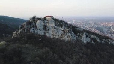 Bulgaristan 'ın Filibe Bölgesi Asenovgrad yakınlarındaki Selanik Kilisesi' nden Aziz Demetrius 'un hava manzarası