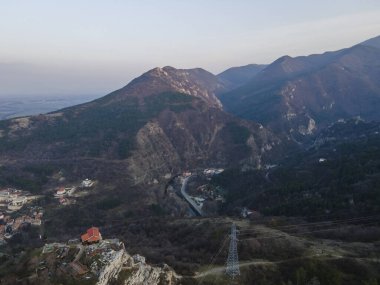 Bulgaristan 'ın Filibe Bölgesi Asenovgrad yakınlarındaki Selanik Kilisesi' nden Aziz Demetrius 'un hava manzarası