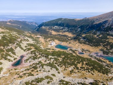 Musalenski göllerinin havadan sonbahar manzarası, Rila dağı, Bulgaristan