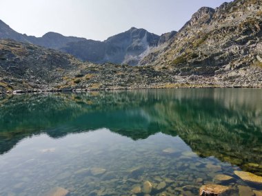 Musalenski göllerinin havadan sonbahar manzarası, Rila dağı, Bulgaristan