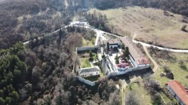 Bulgaristan 'ın Filibe Bölgesi, Aziz Cosmas ve Damyan' a adanmış Ortaçağ Kuklen Manastırı 'nın hava manzarası