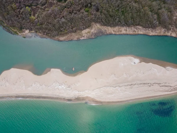 Bulgaristan 'ın Burgaz Bölgesi Sinemorets köyü, Veleka Nehri' nin ağzındaki sahil manzarası