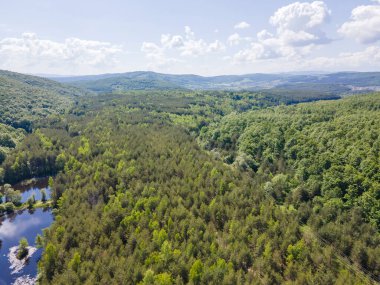 Sofya Bölgesi, Bulgaristan 'daki Lozenska Dağı' ndaki Sua Gabra Gölleri 'nin hava manzarası