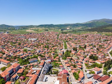 Bulgaristan 'ın Pazardzhik bölgesinin tarihi Panagyurishte kasabasının hava manzarası