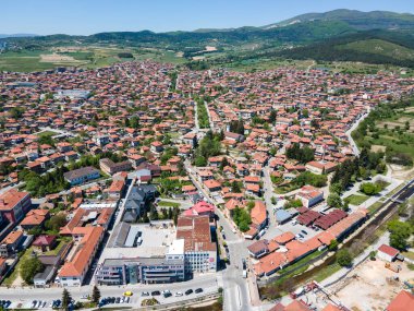 Bulgaristan 'ın Pazardzhik bölgesinin tarihi Panagyurishte kasabasının hava manzarası