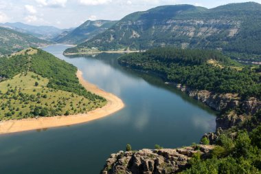 Bulgaristan 'ın Arda Nehri kıvrımlı ve Kardzhali Barajı' nın inanılmaz manzarası
