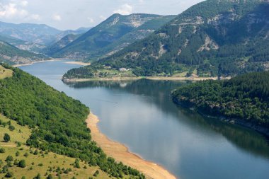 Bulgaristan 'ın Arda Nehri kıvrımlı ve Kardzhali Barajı' nın inanılmaz manzarası