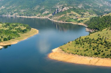 Bulgaristan 'ın Arda Nehri kıvrımlı ve Kardzhali Barajı' nın inanılmaz manzarası