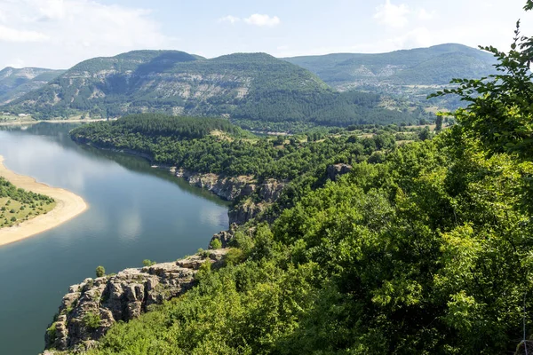 Bulgaristan 'ın Arda Nehri kıvrımlı ve Kardzhali Barajı' nın inanılmaz manzarası